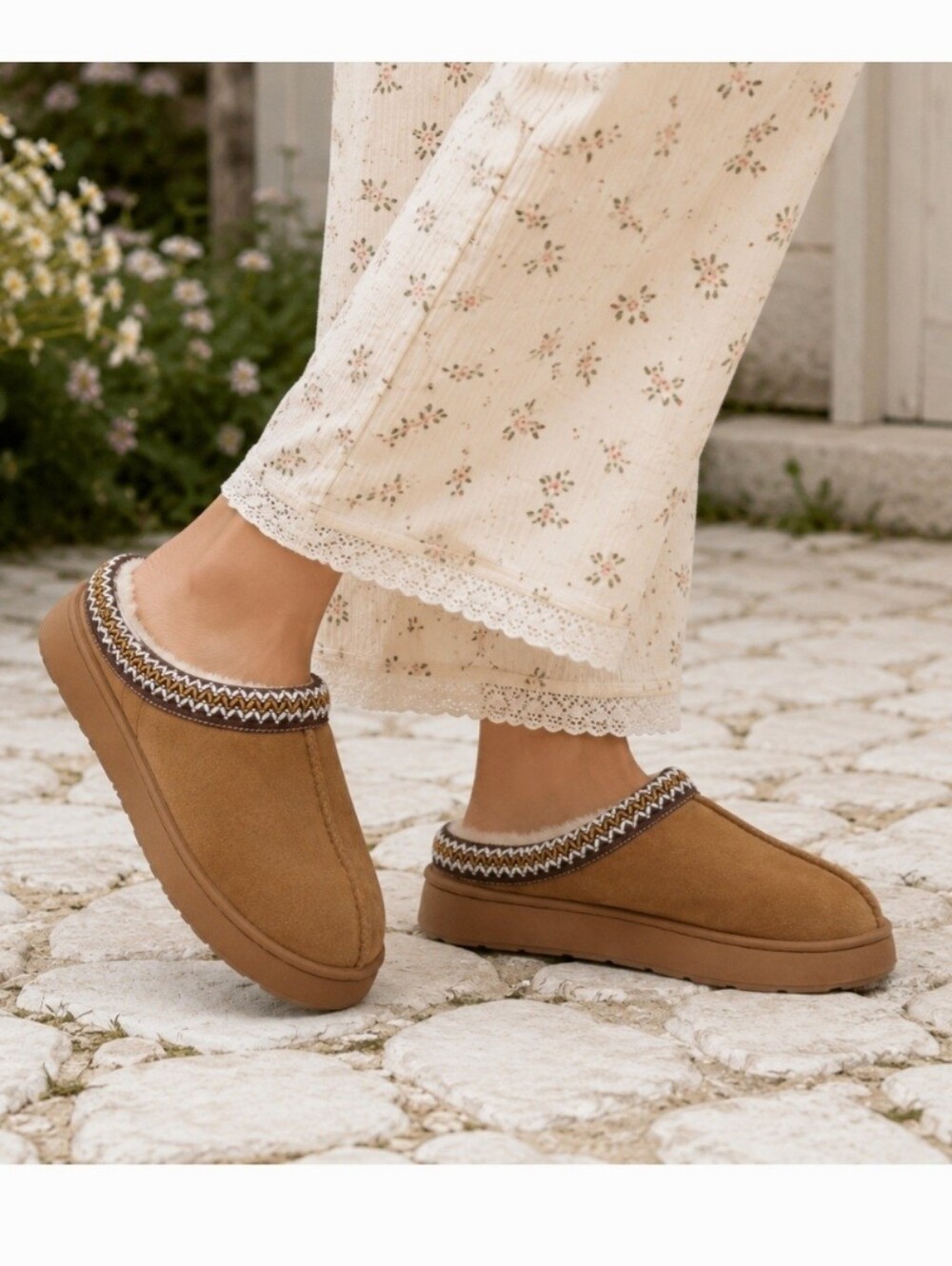 BERANMEY Cozy Platform Fuzzy Clog Slippers 8-9 Embroidered Trim Plush Comfort